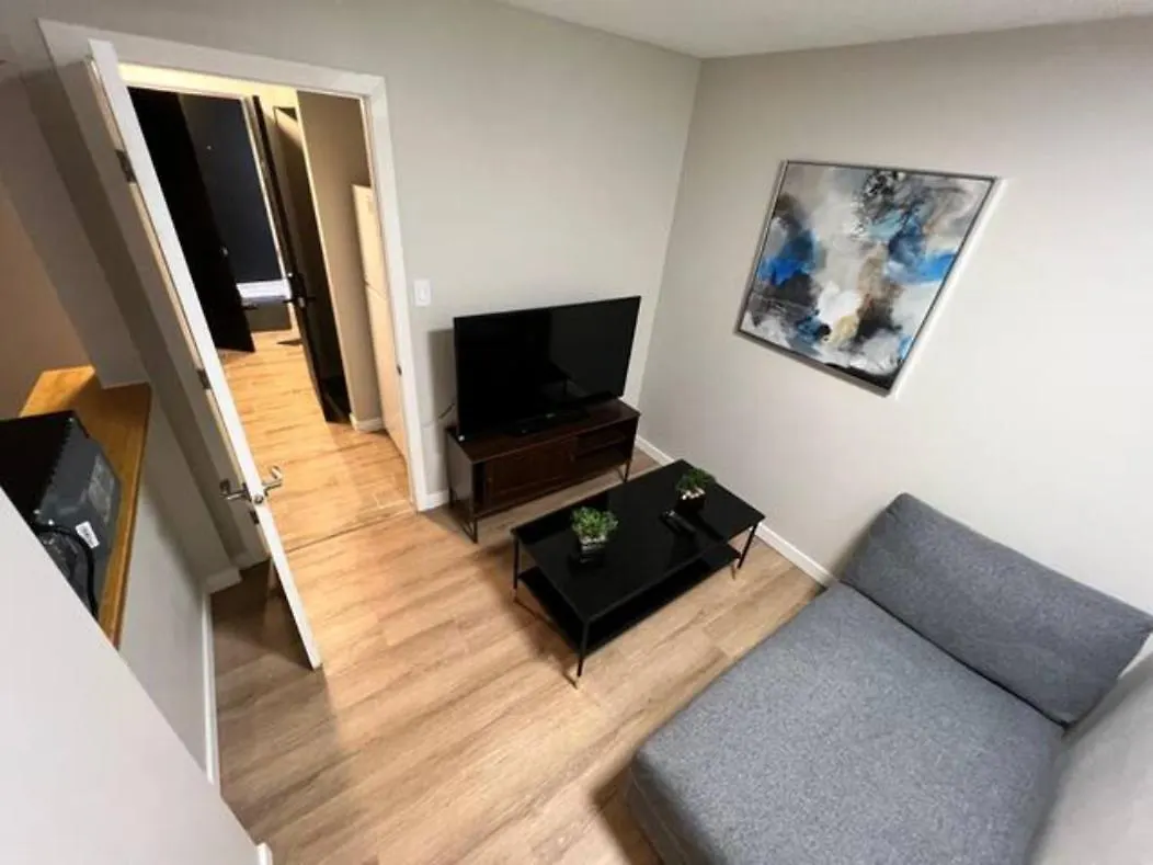 Cozy 1 Bedroom Rental With Den Free Parking Close To University Edmonton Lägenhet