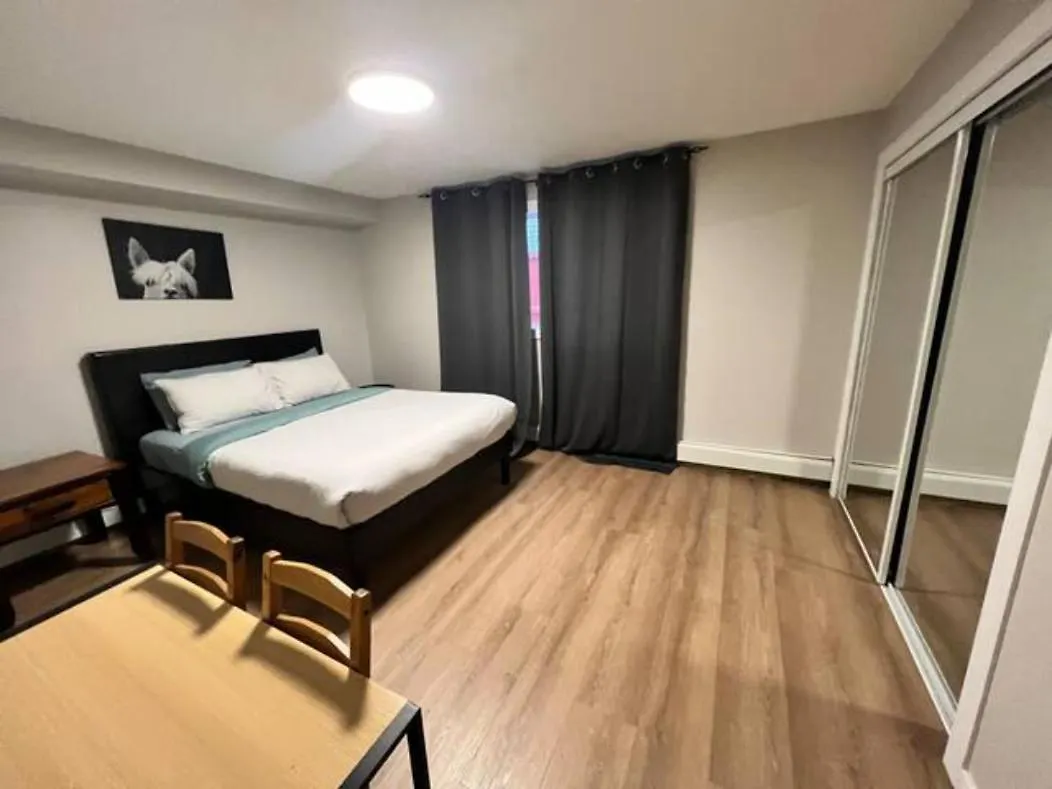 Lägenhet Cozy 1 Bedroom Rental With Den Free Parking Close To University Edmonton Kanada