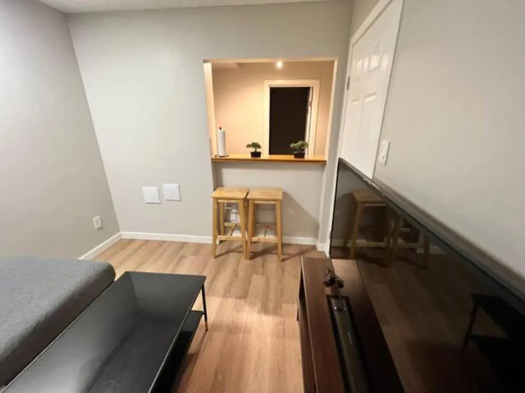 Lägenhet Cozy 1 Bedroom Rental With Den Free Parking Close To University Edmonton Kanada