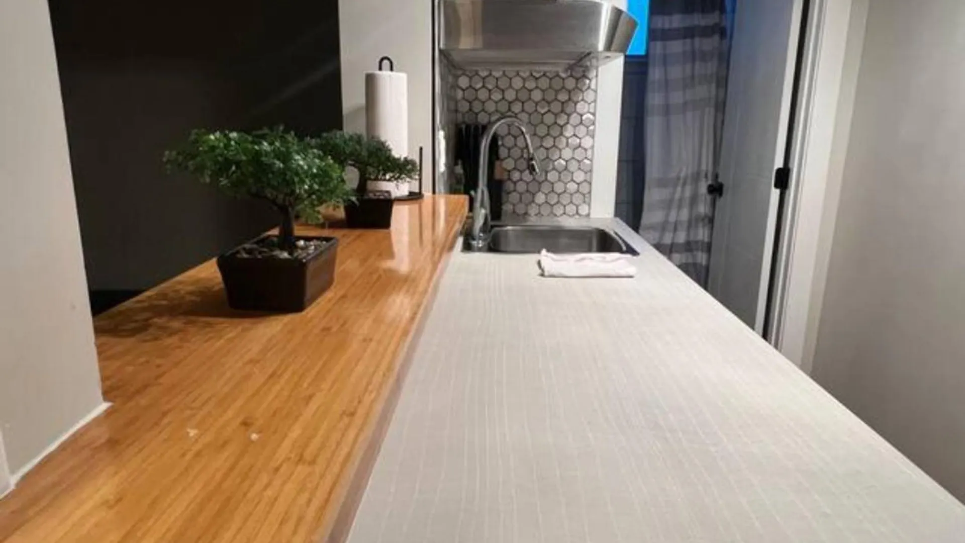Lägenhet Cozy 1 Bedroom Rental With Den Free Parking Close To University Edmonton